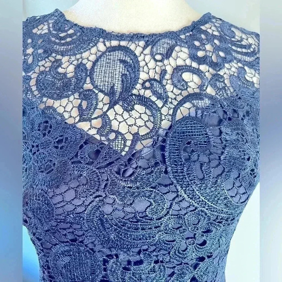 Alythea BACKLESS Royal Lace navy cocktail dress EUC - Picture 2 of 6